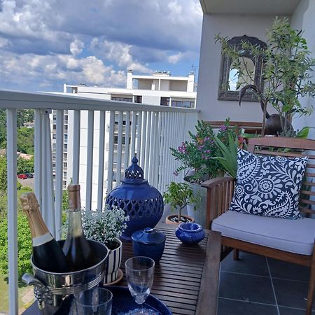 Boheme Chic: Airport-Proximate Apartment with Free Parking Merignac  Exterior photo