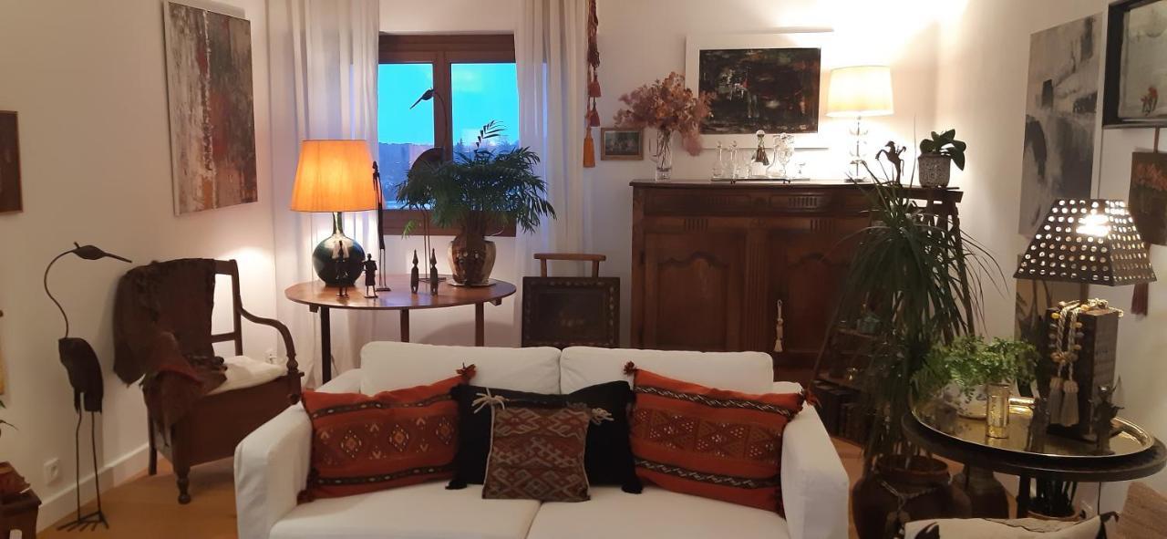 Boheme Chic: Airport-Proximate Apartment with Free Parking Merignac  Exterior photo